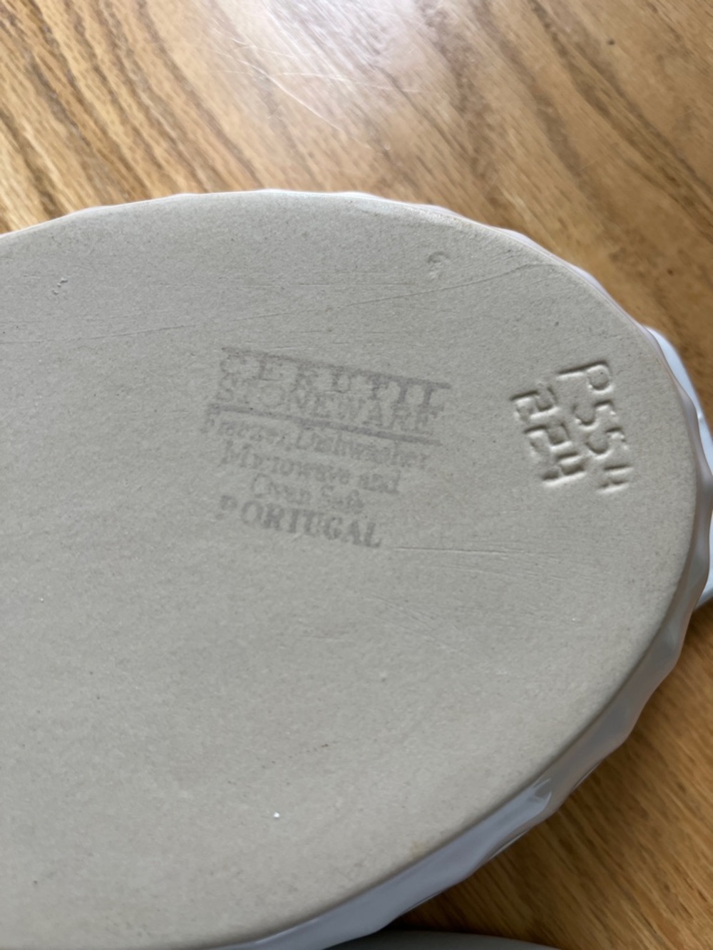 CERUTIL STONEWARE Oval Ceramic Baking Dishes in White (Set of 2) - Picture 4 of 10